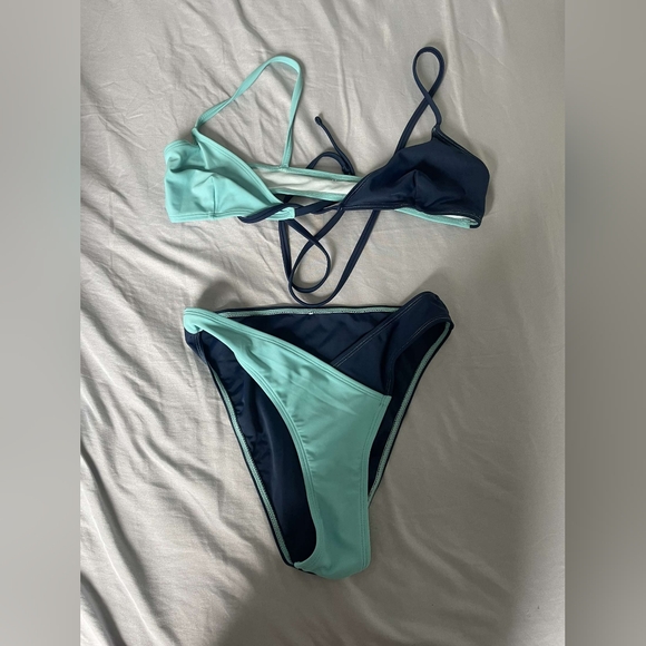 sie medium and small swim suits - Picture 3 of 3